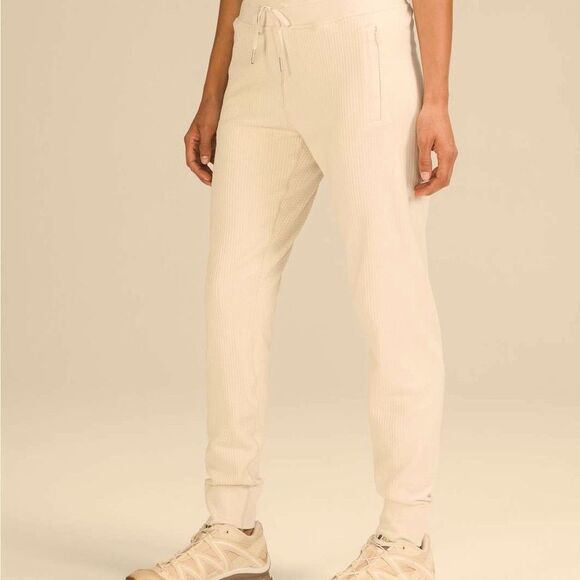 Lululemon Engineered Warmth Joggers - Picture 9 of 9